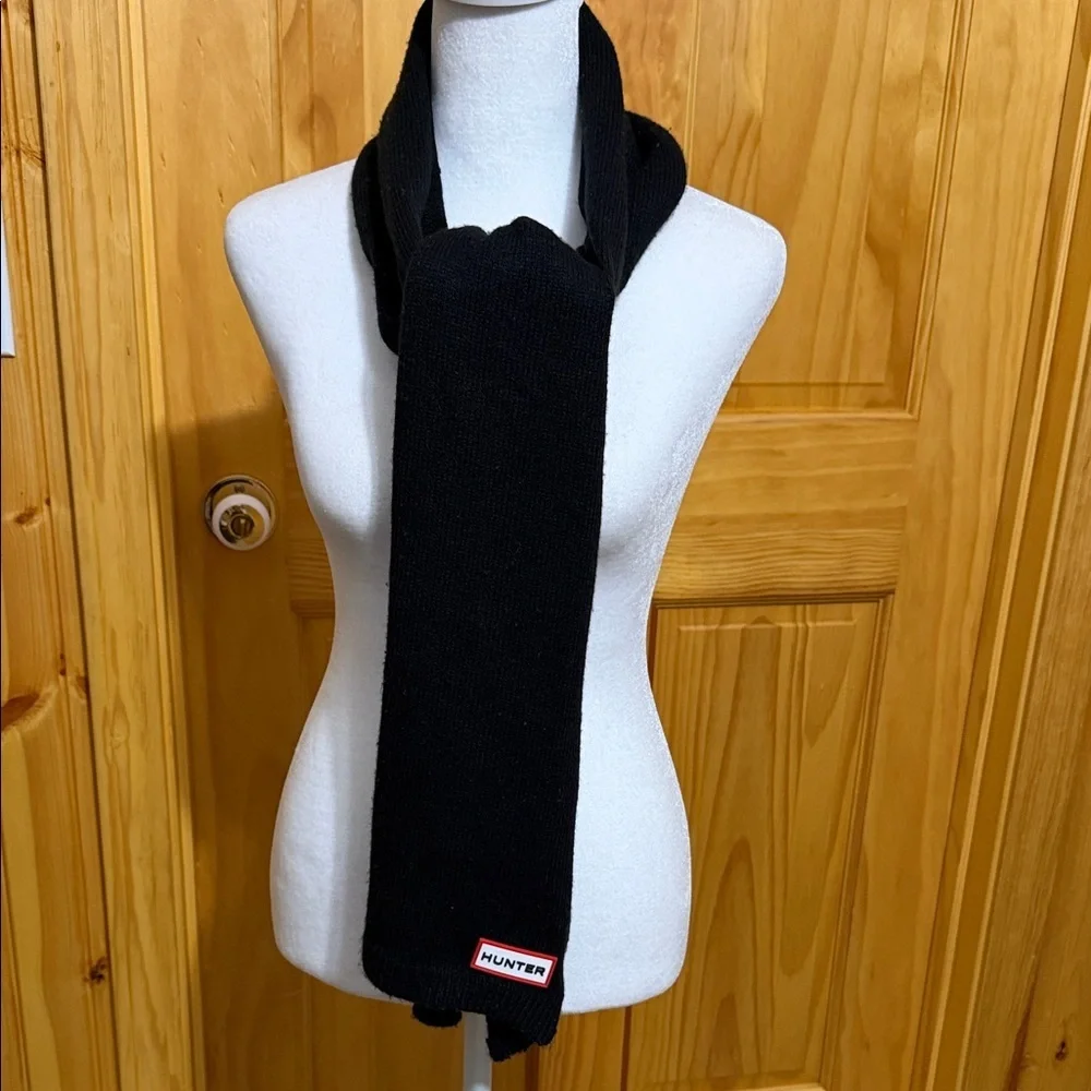 Hunter Classic Black Scarf with Red & White Tag. Unisex.